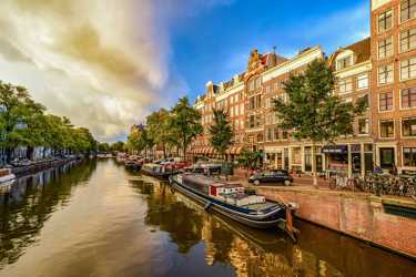 Trenes, autobuses, vuelos a Ámsterdam - Billetes baratos, precios y horarios